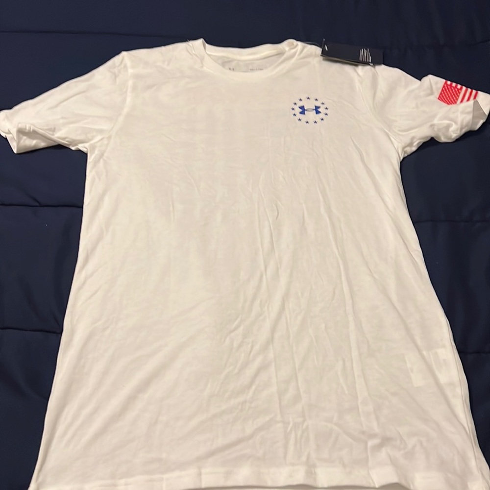 White Small Under Armour T-shirt